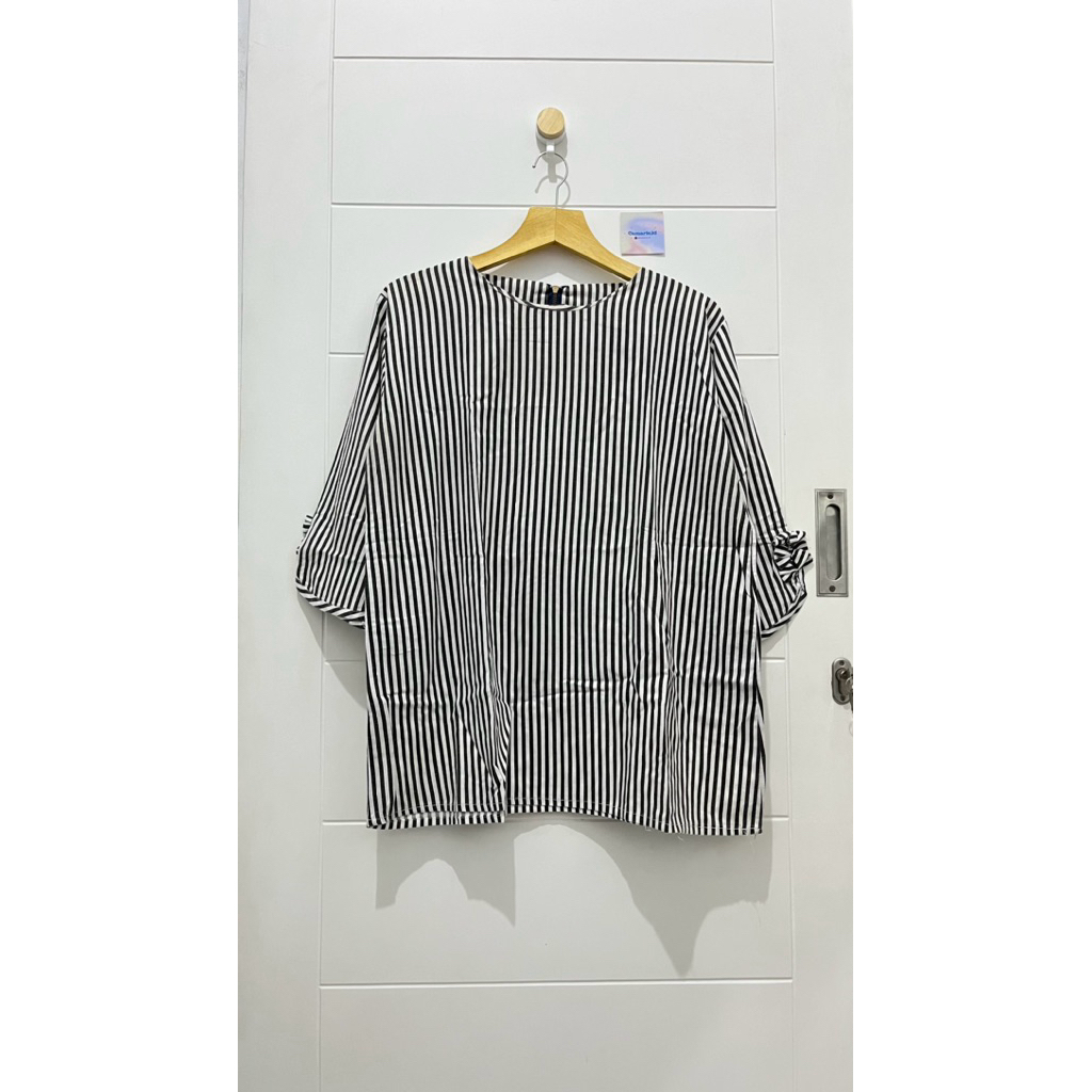blouse garis hitam putih