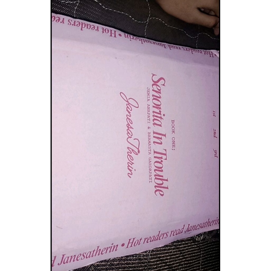 senorita in trouble preloved