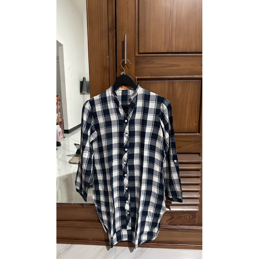 Preloved Flanel / Blouse DUAL size S - Biru Dongker Kotak-Kotak