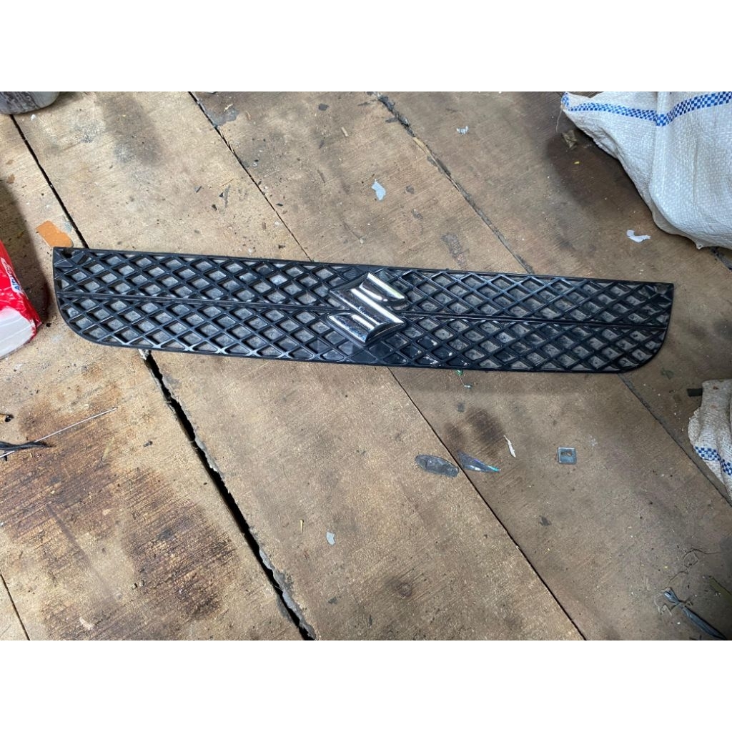 Grill gril lambang depan Suzuki Futura 2018 2020 original