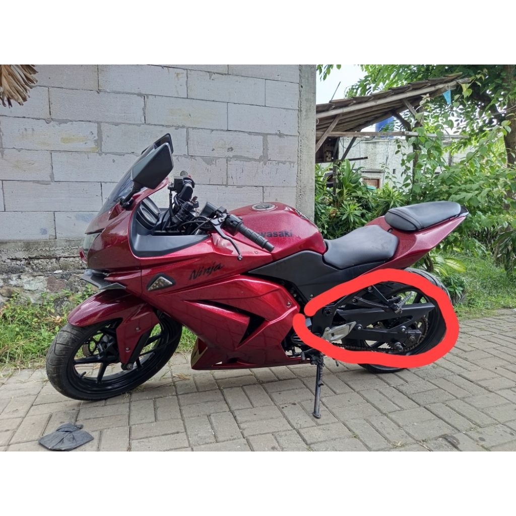 tutup rantai belakang original ninja 250 karbu