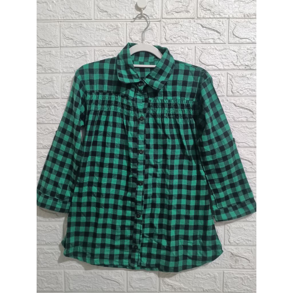 Preloved kemeja panel kotak" size S Dada kerut