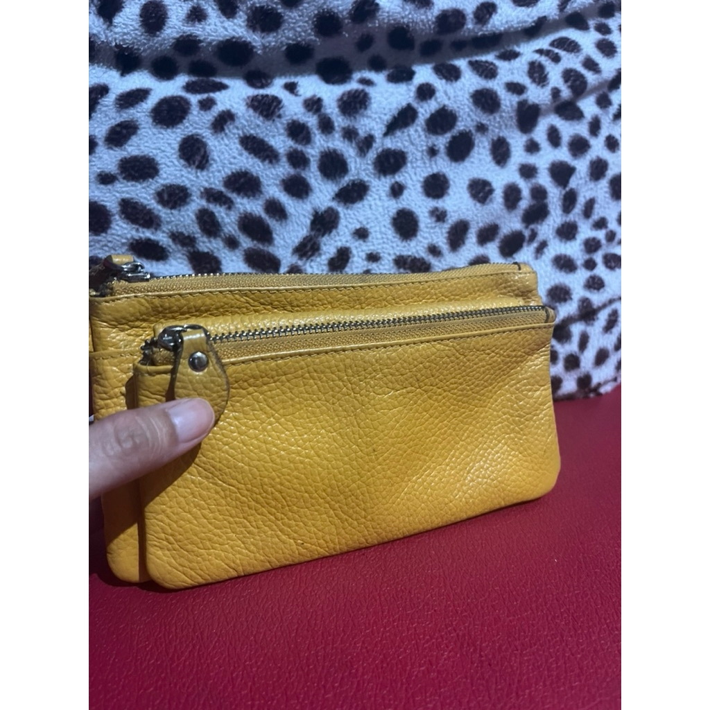 Dompet kulas kuning