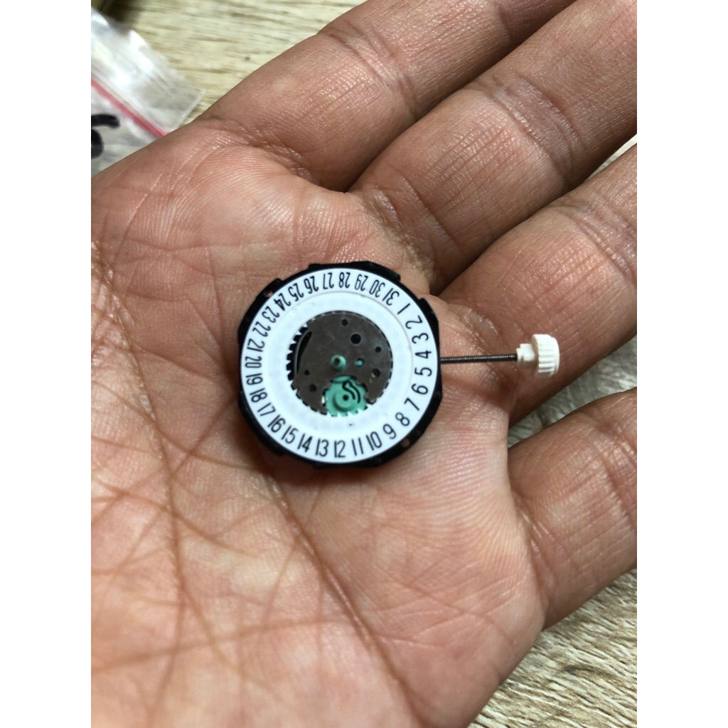 mesin jam tangan kaleng di jam 6