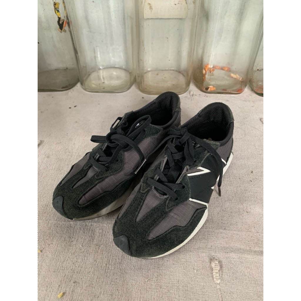 preloved sepatu anak NB 327