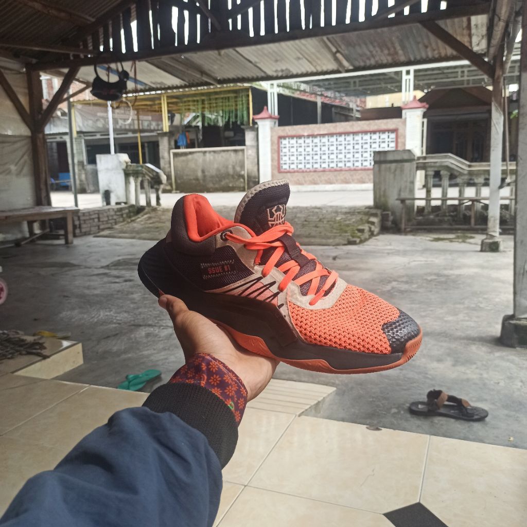 sepatu basket second adidas don issue 1 size 43