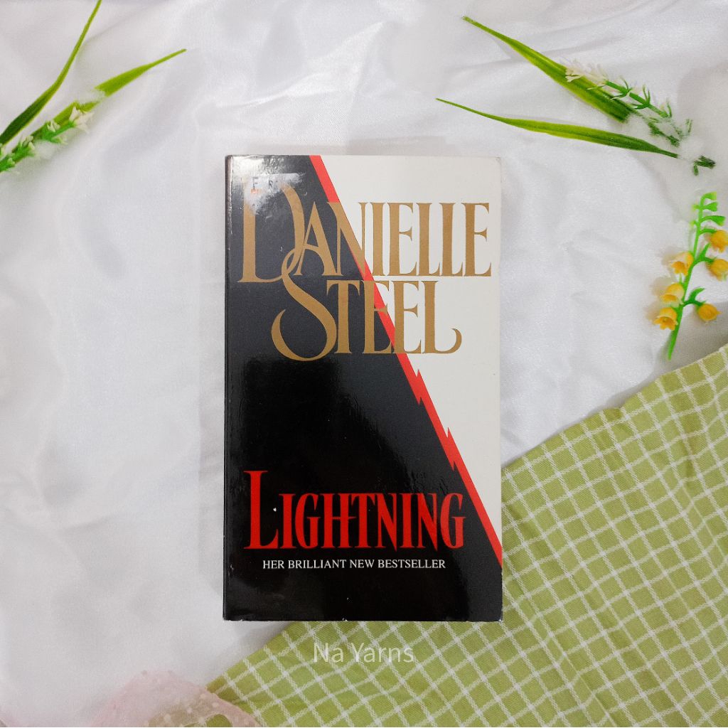 Novel preloved bahasa inggris LIGHTNING by Danielle Steel