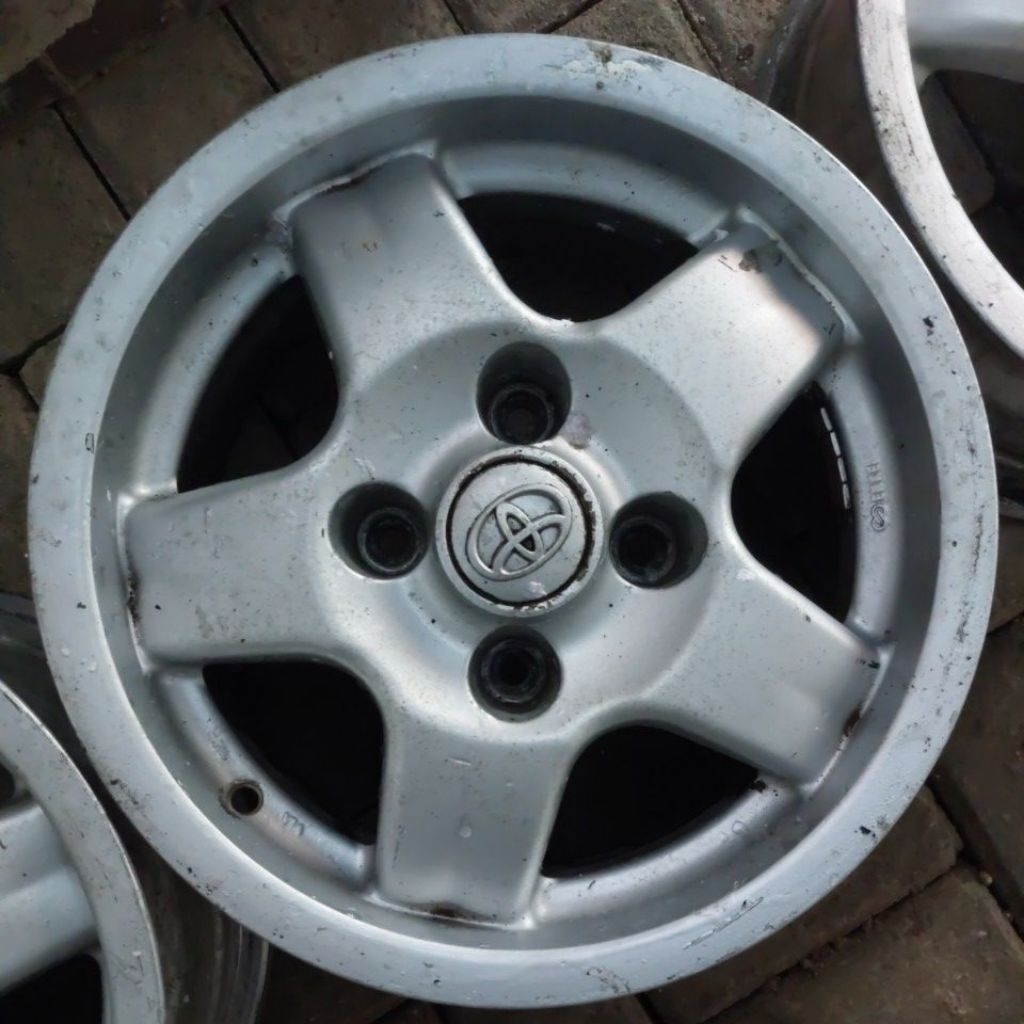 Velg Second OEM Panther Toyota Kijang Ring 14 Bekas Copotan Lubang 4 Warna Silver/Black ET 25 (4 pcs