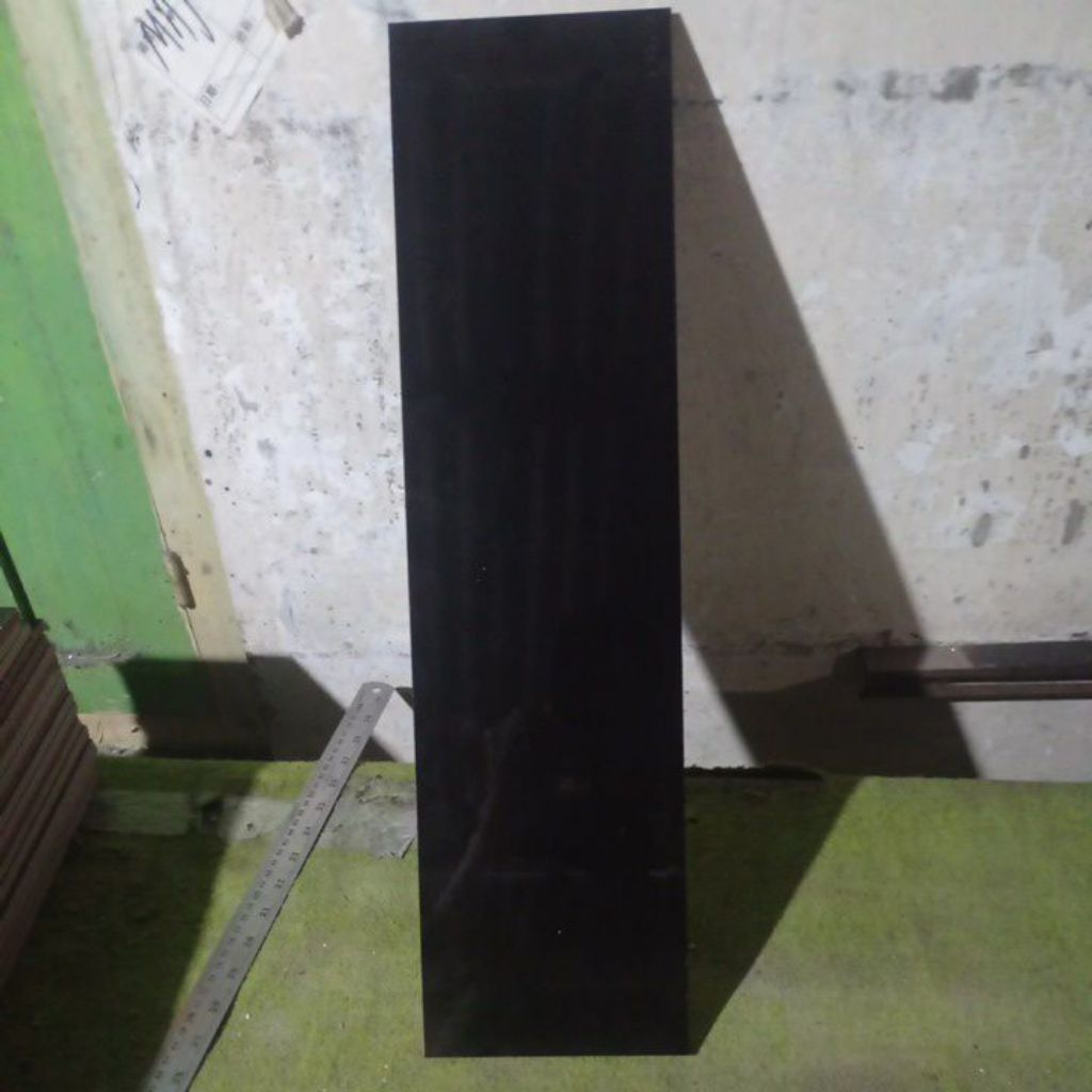 Lis plin granit hitam 17,5x60