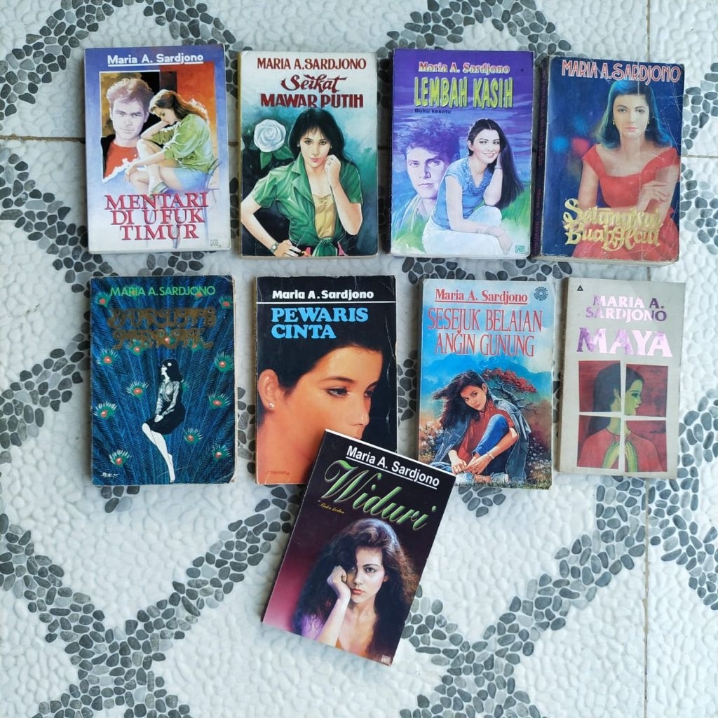 Buku Novel Karya Maria A. Sardjono; MENTARI DI UFUK TIMUR, SEIKAT MAWAR, LEMBAH KASIH, SETANGKAI BUA