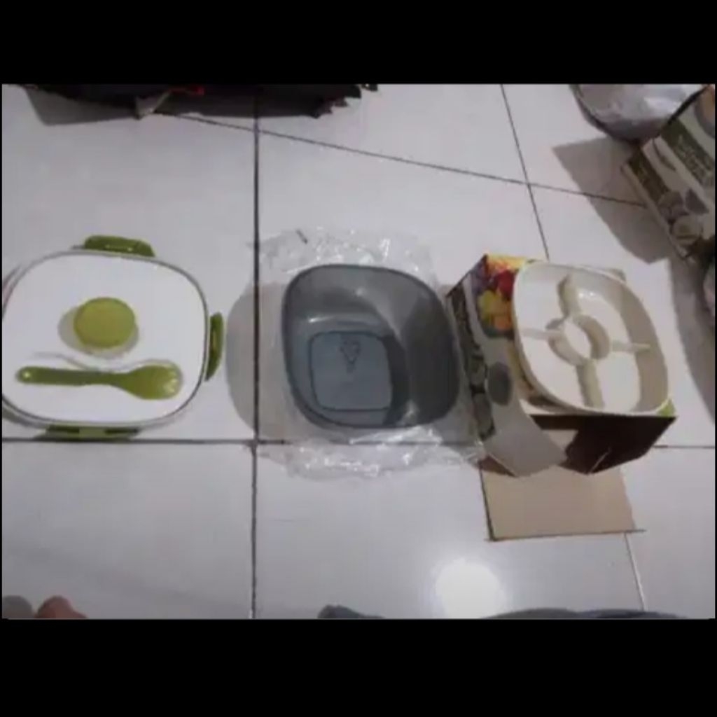 Tempat buah merk brighton, ada 2pcs model, (ada pendingin es batu ditutupnya jika tutupnya dibekukan