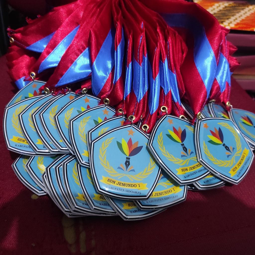 gordon wisuda lapis resin