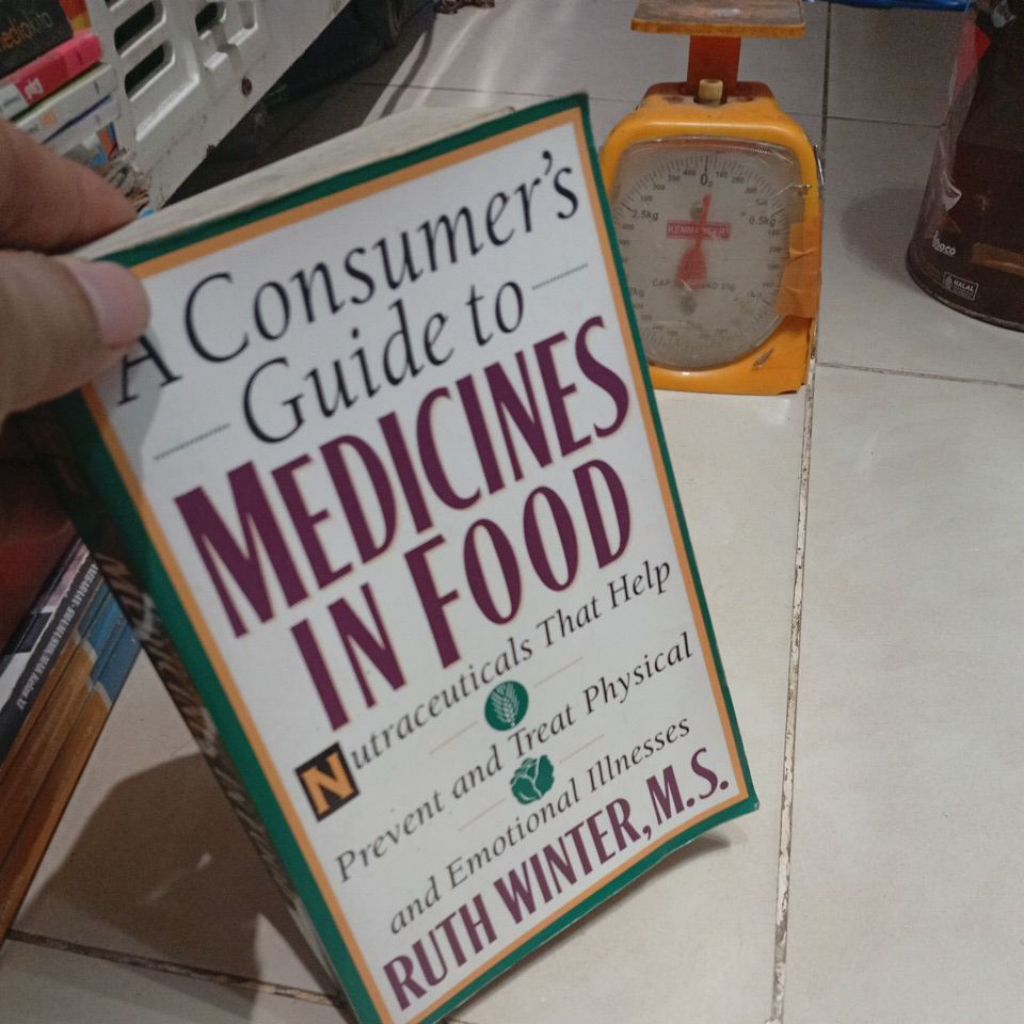 A Consumer's Guide to MEDICINES IN FOOD RUTH WINTER, M.S.
