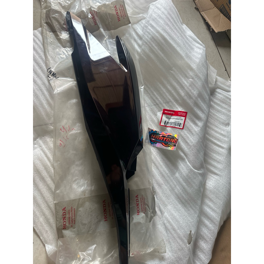 Cover body belakang vario 125 old hitam keunguan kiri 83600-KZR-600POV