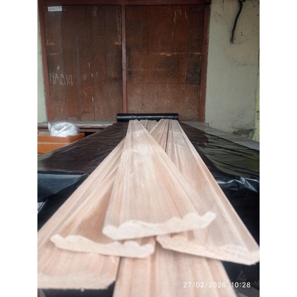 Profil plafon kayu lebar 8cm tinggi 1.5cm panjang 200cm