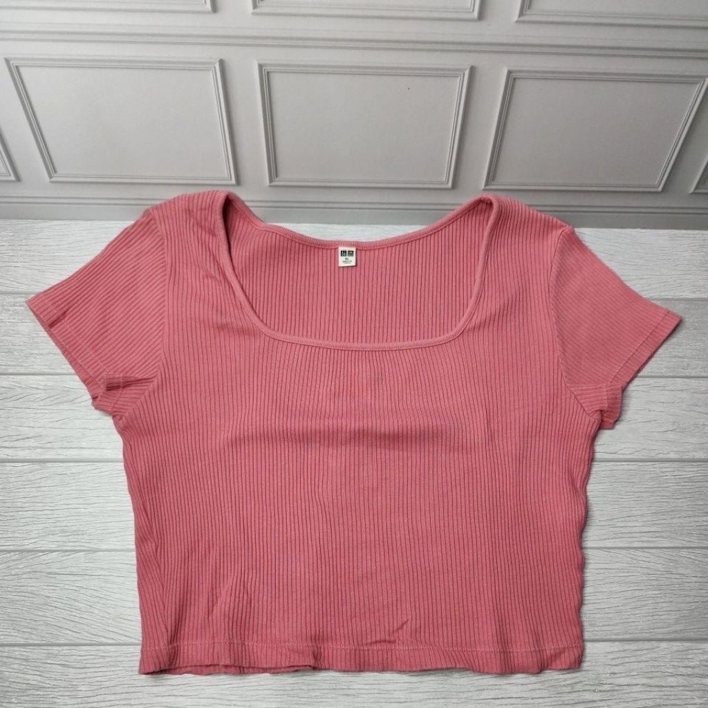 crop uni crop leher petak crop pink uniqlo crop uniqlo pink crop knit pink crop knit uni size xl