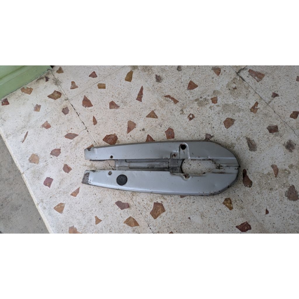 katengkas tutup rantai suzuki rc 100 Bravo