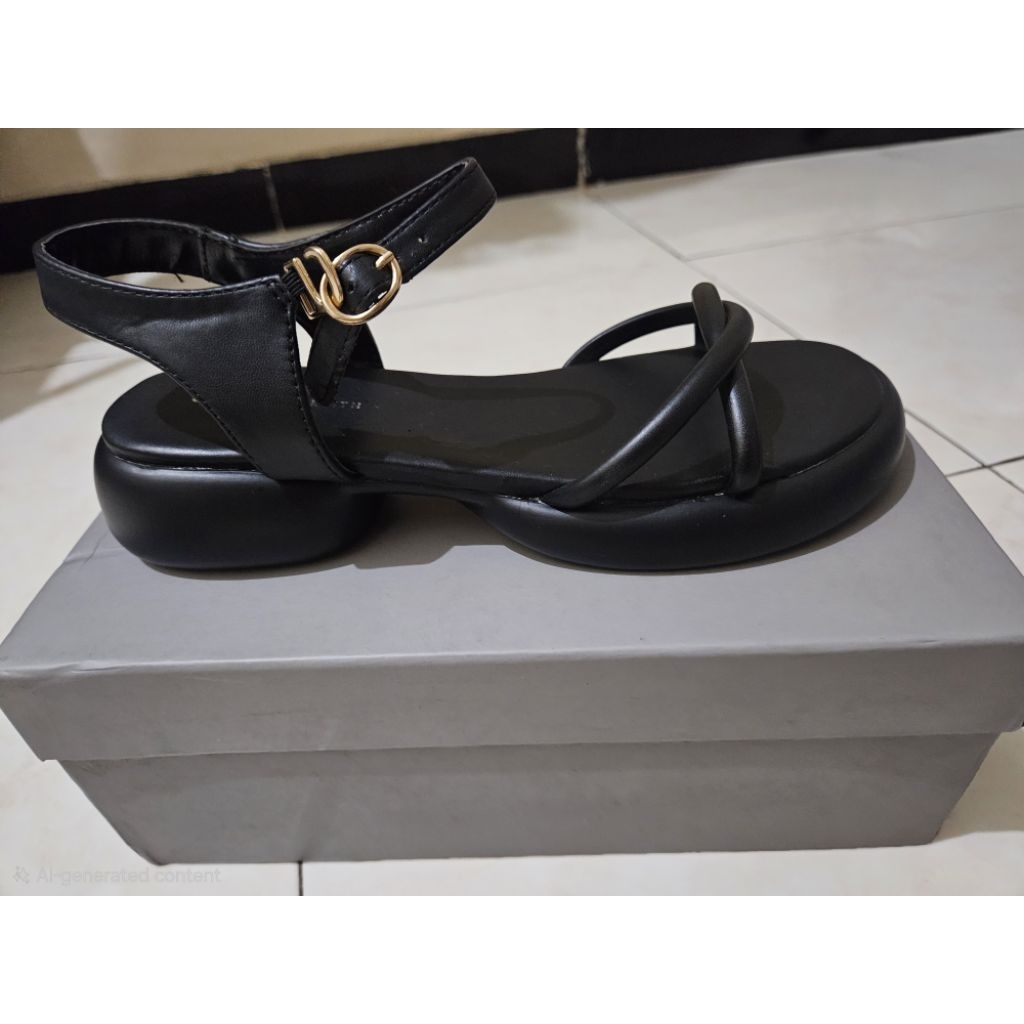 Sepatu Sandal Wanita CHARLES & KEITH