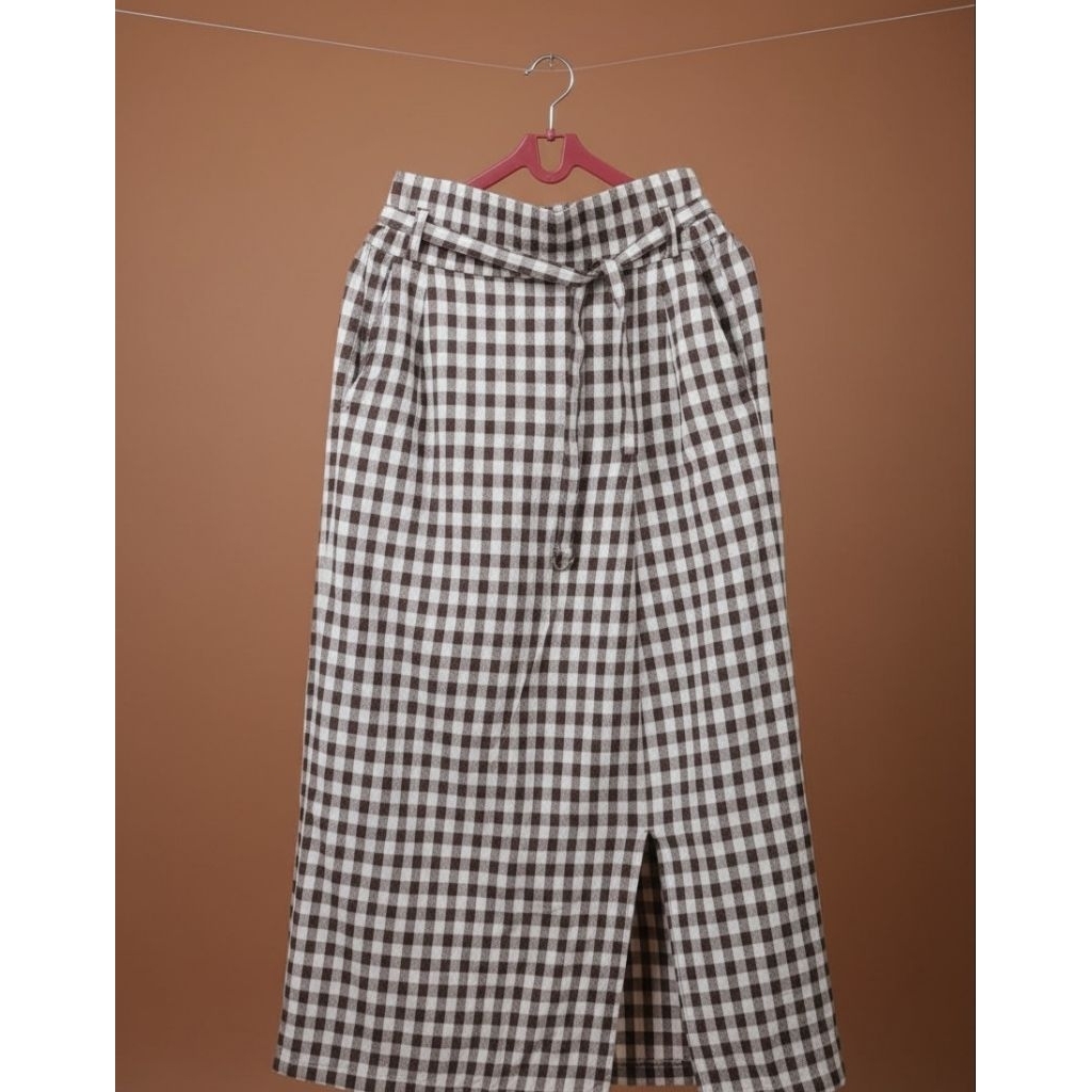 rok span panjang motif kotak-kotak coklat bahan tebal