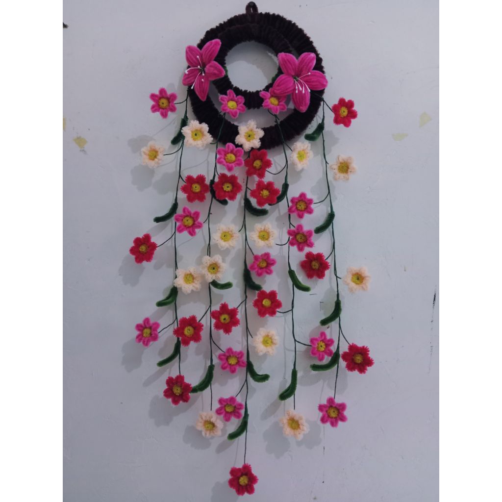 Bunga Gantung/ Bunga dinding / bunga juntai kawat bulu