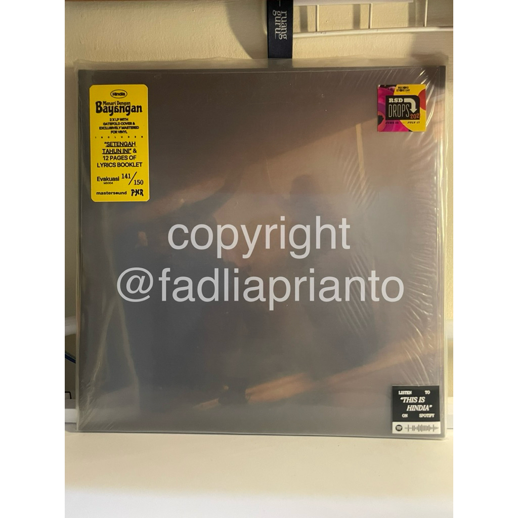 VINYL/LP/PIRINGAN HITAM HINDIA MENARI DENGAN BAYANGAN (MDB)