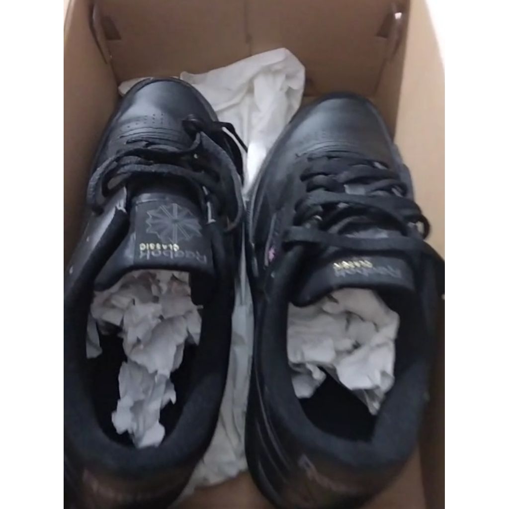 preloved sepatu reebok hitam