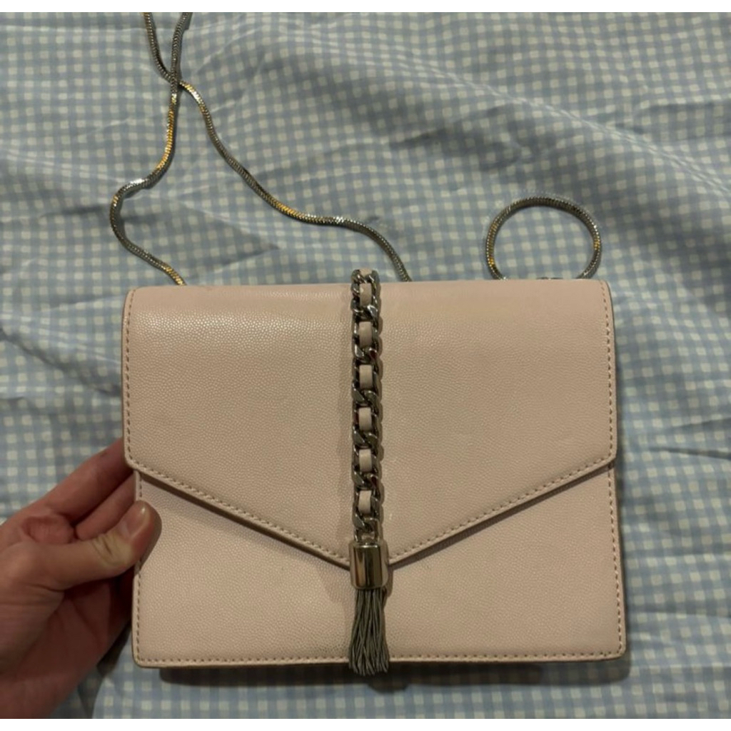 Charles and keith tas selempang pink
