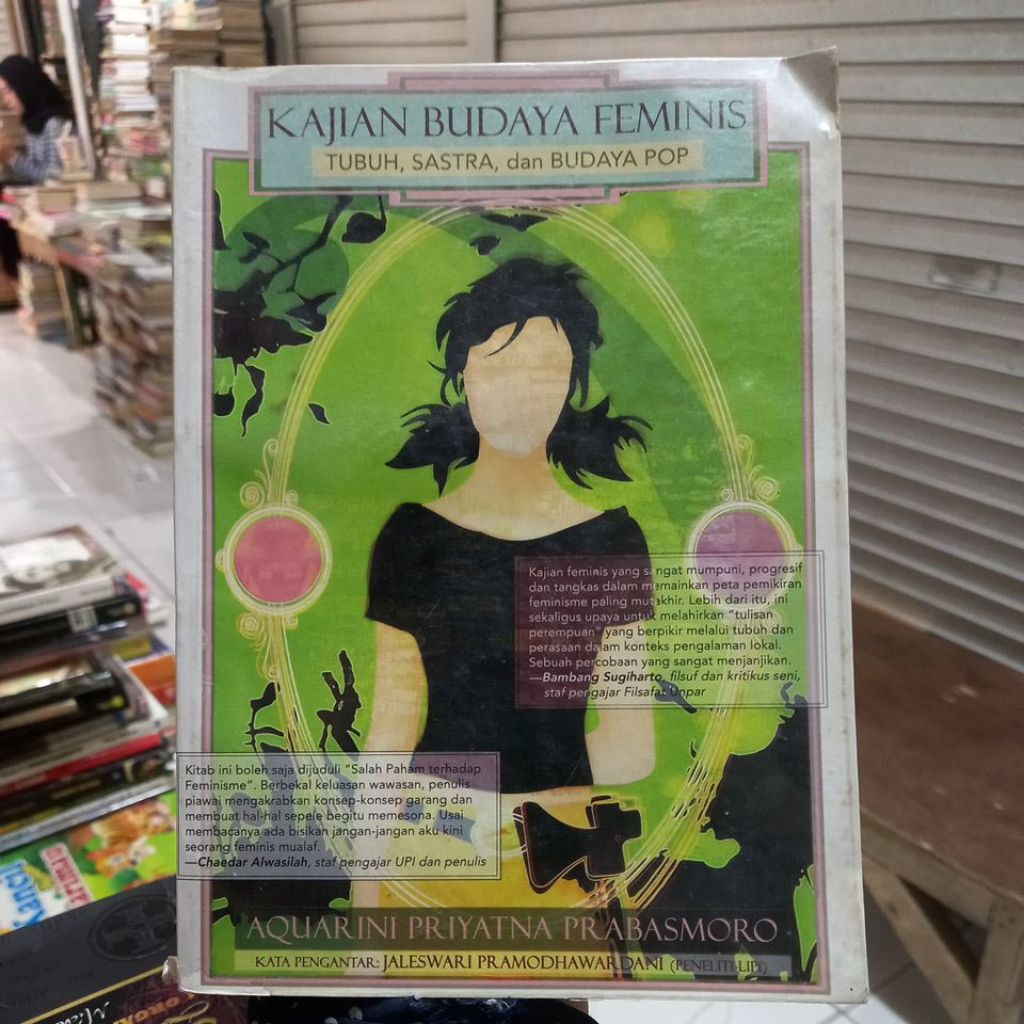 KAJIAN BUDAYA FEMINIS TUBUH, SASTRA, DAN BUDAYA POP AQUARINI PRIYATNA PRABASMORO