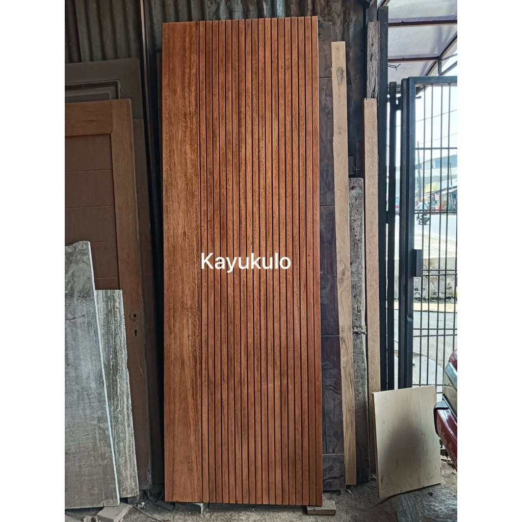 Daun pintu meranti plus finishing plitur