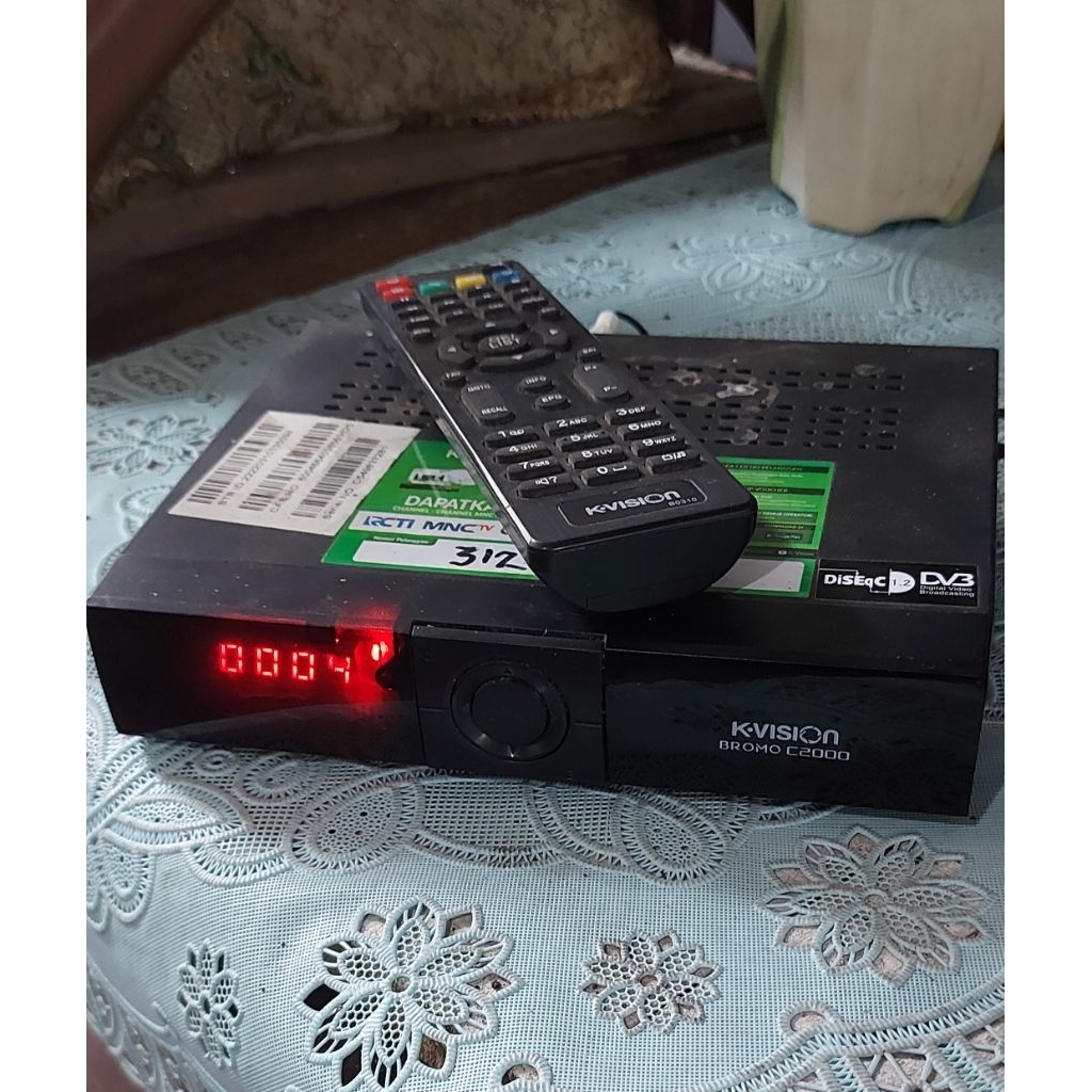 Reseiver Parabola Kvision Bromo C2000 bekas normal