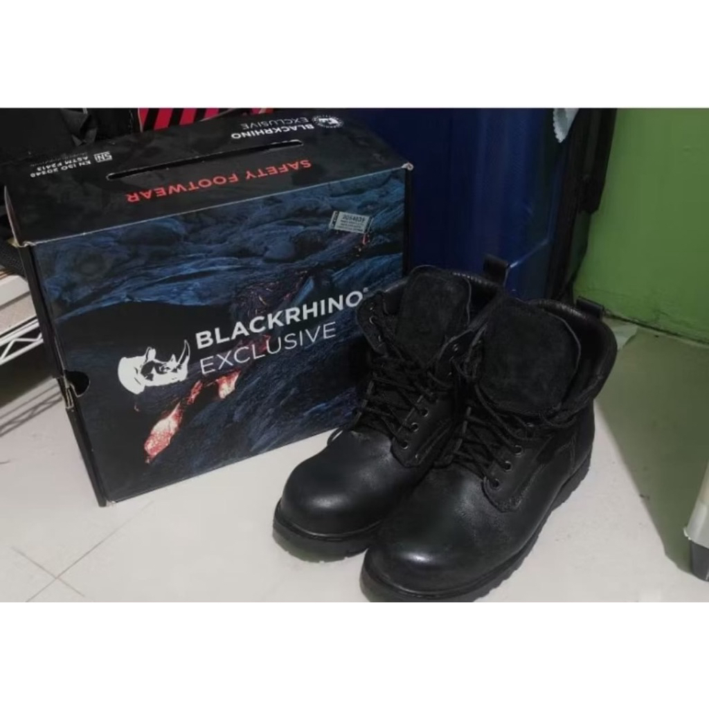 PRELOVED SAFETY SHOES BLACKRHINO EXCLUSIVE SIZE 43