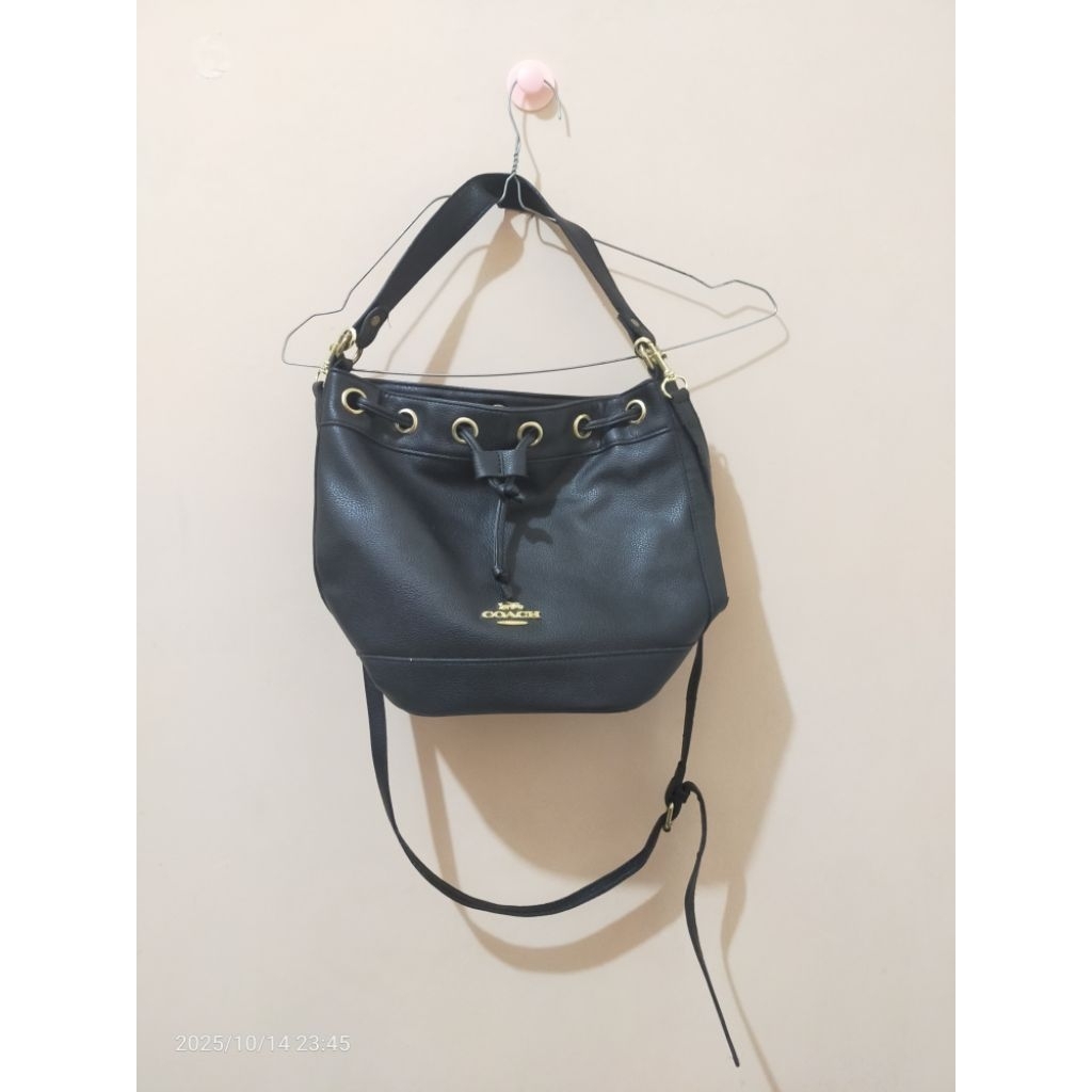 (Preloved Like New) Tas Coach Serut Hitam Ala-Ala