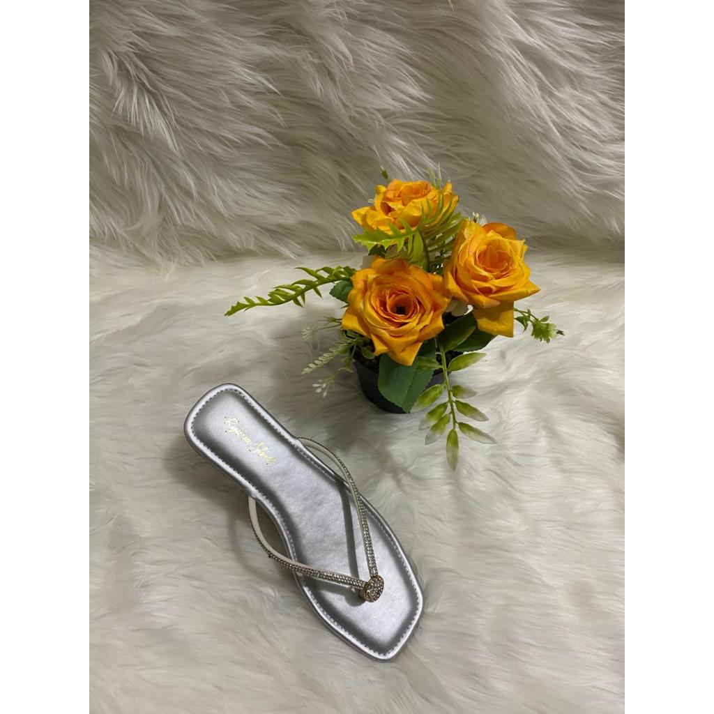 KyaraShoes sandal teplek wanita busa teplek mutiara terbaru -teplek jepit simple dan elegan