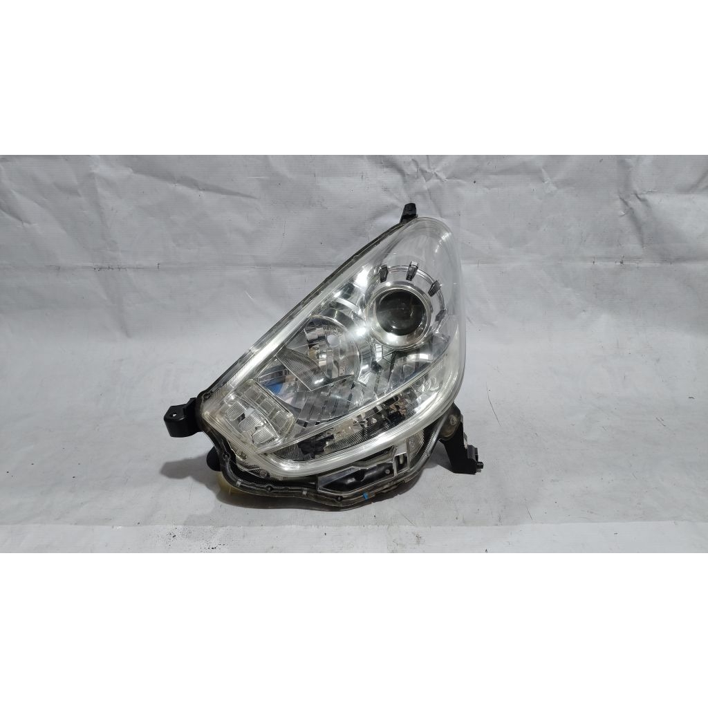 Lampu depan headlamp Daihatsu sirion