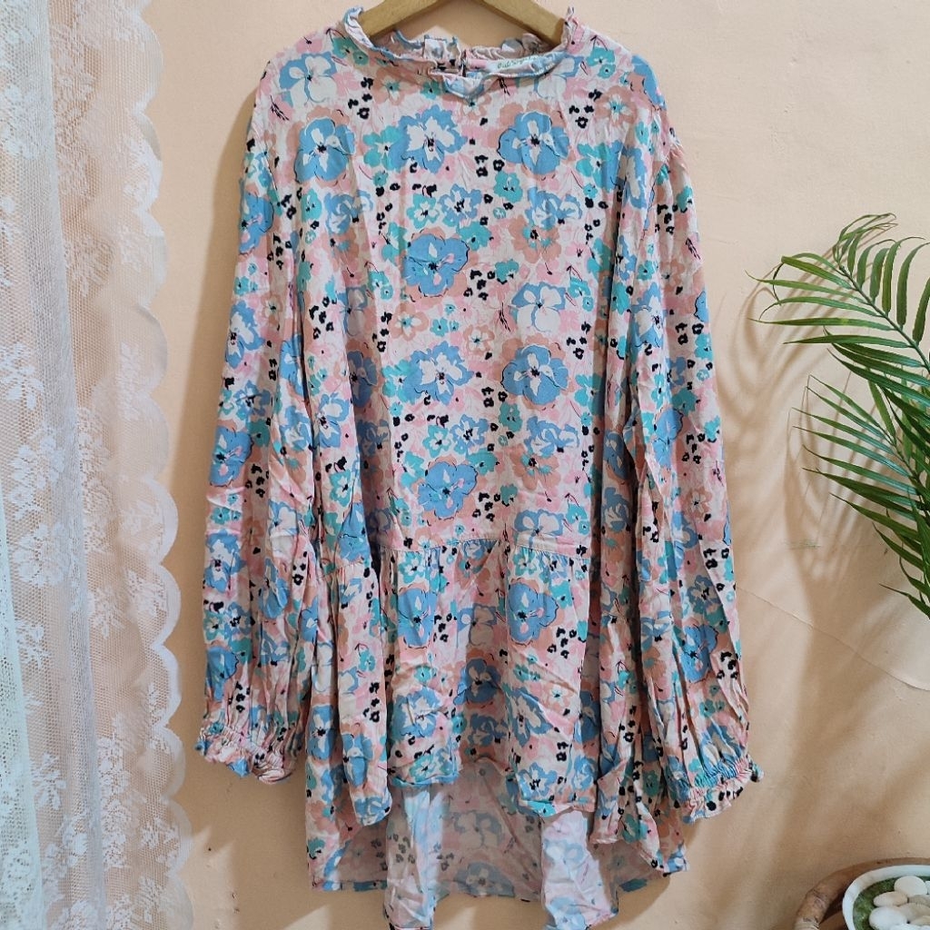 Exit Signature Atasan Wanita Preloved