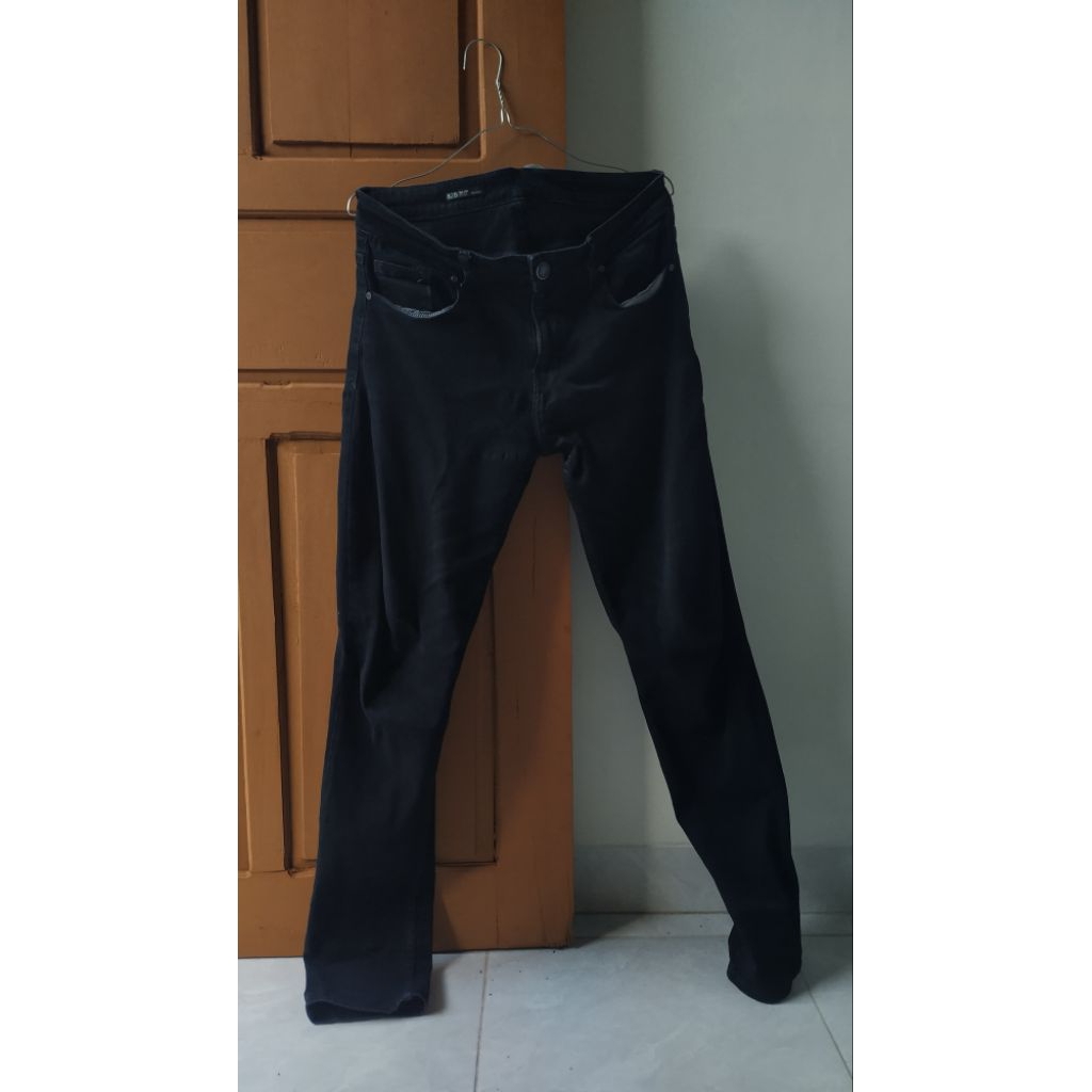 Celana panjang jeans hitam TRIPLE3 UK 29/30