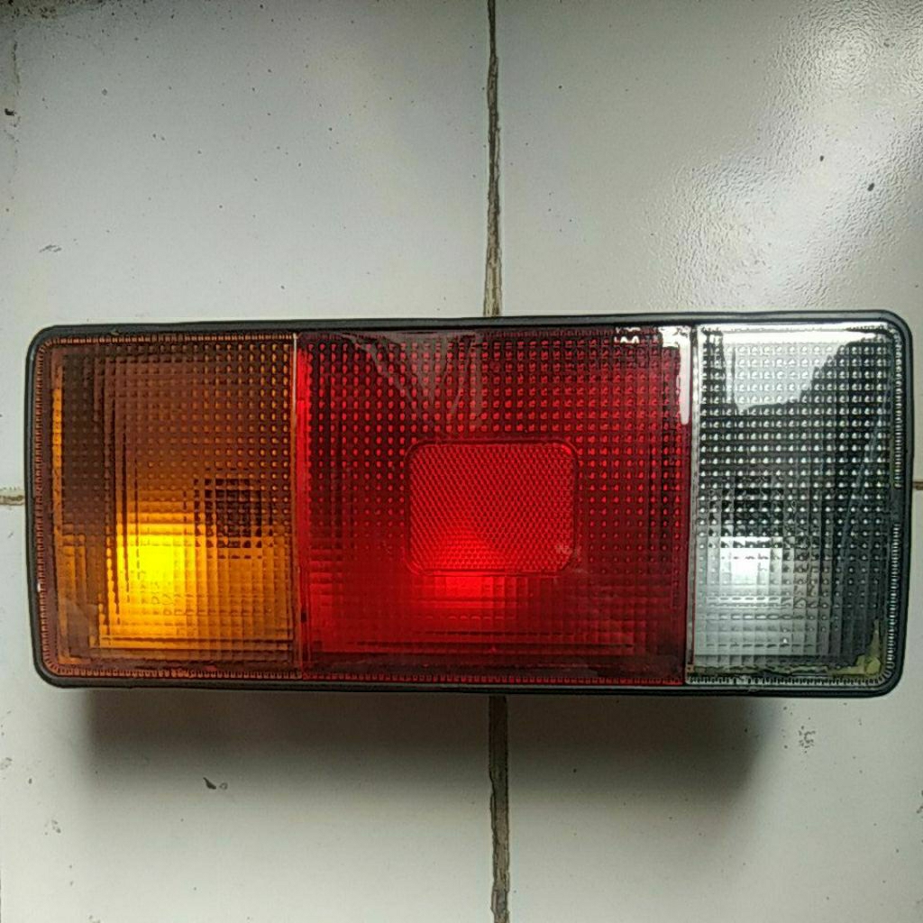 Lampu Stop Rem Belakang PS135 Ragasa Canter