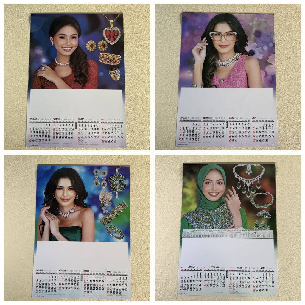 Kalender Tahun 2026 artis perhiasan AO catur Wulan 3 lembar 4 bulanan ukuran 38 × 54 cm (terima ceta