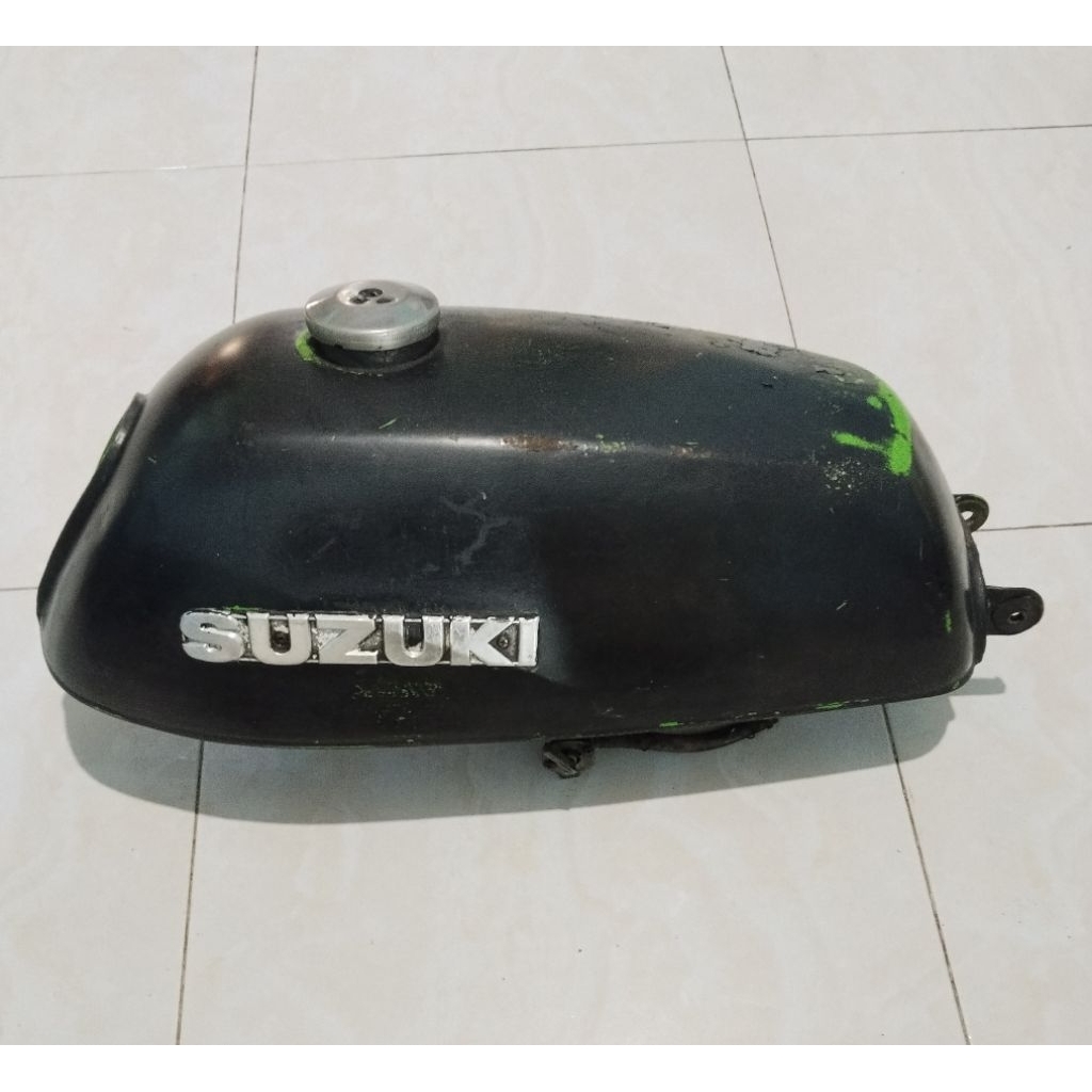 Tangki tengki Suzuki A100 tahun tua utuh original second