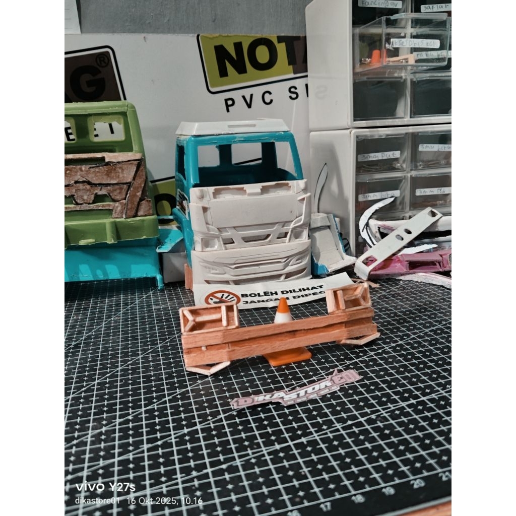 stop lamp miniatur truk plastik