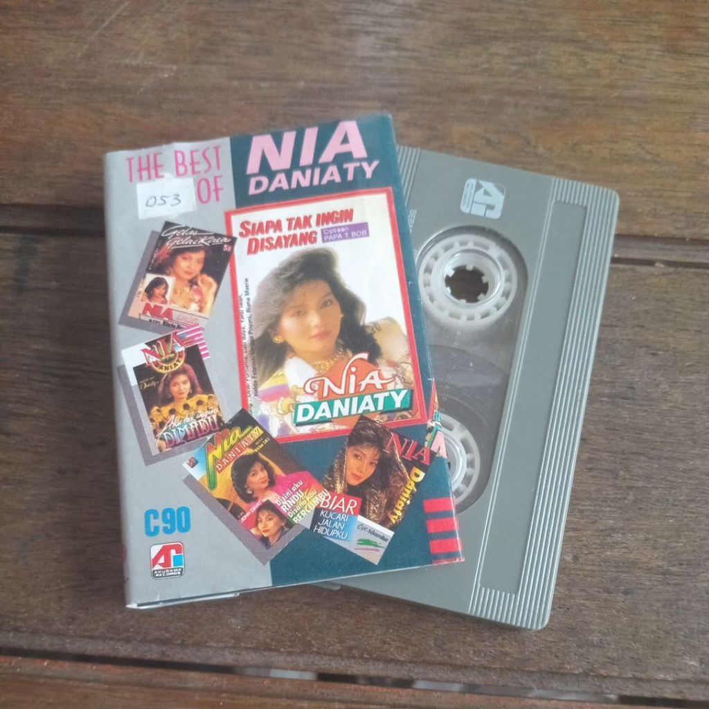 Kaset The Best Of Nia Daniaty Siapa Tak Ingin Disayang/akurama records