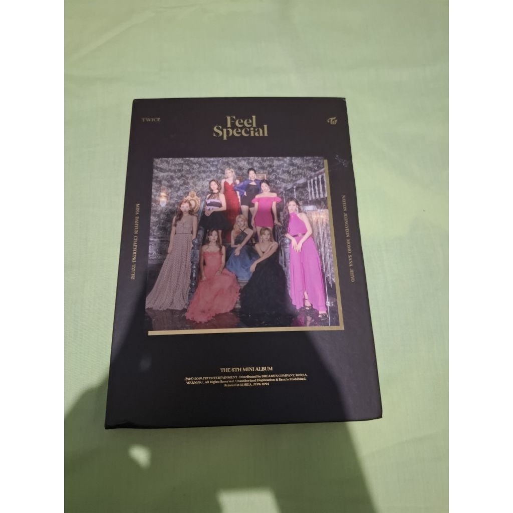 Album TWICE Feel Special + Photocard