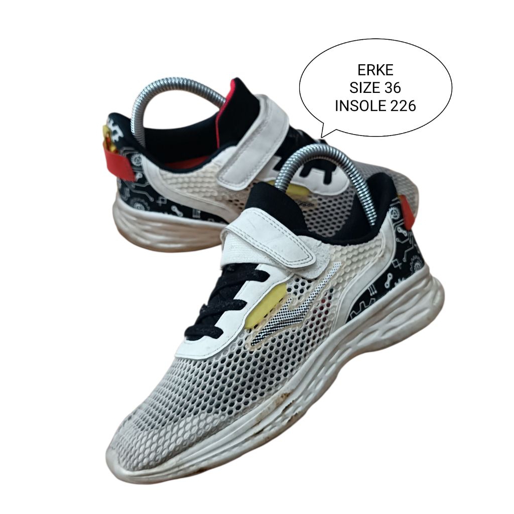 SEPATU SNEAKERS PRELOVED SIZE 36 BRAND ERKE