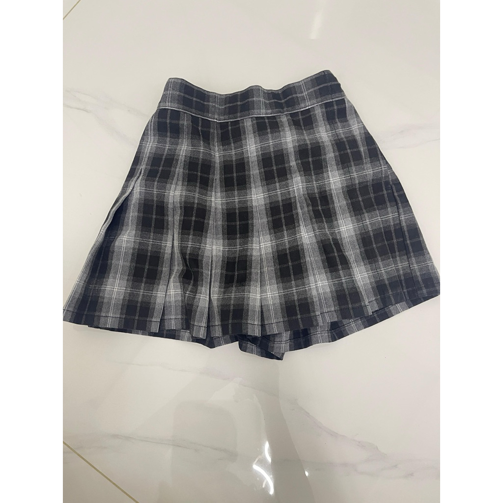 Preloved celana rok Uniqlo