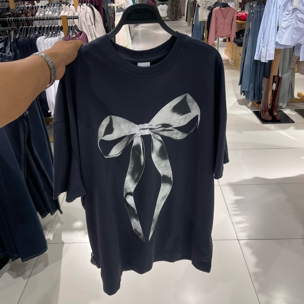 Kaus T-shirt Oversize BERSHKA Women Jastip (jasa titip)