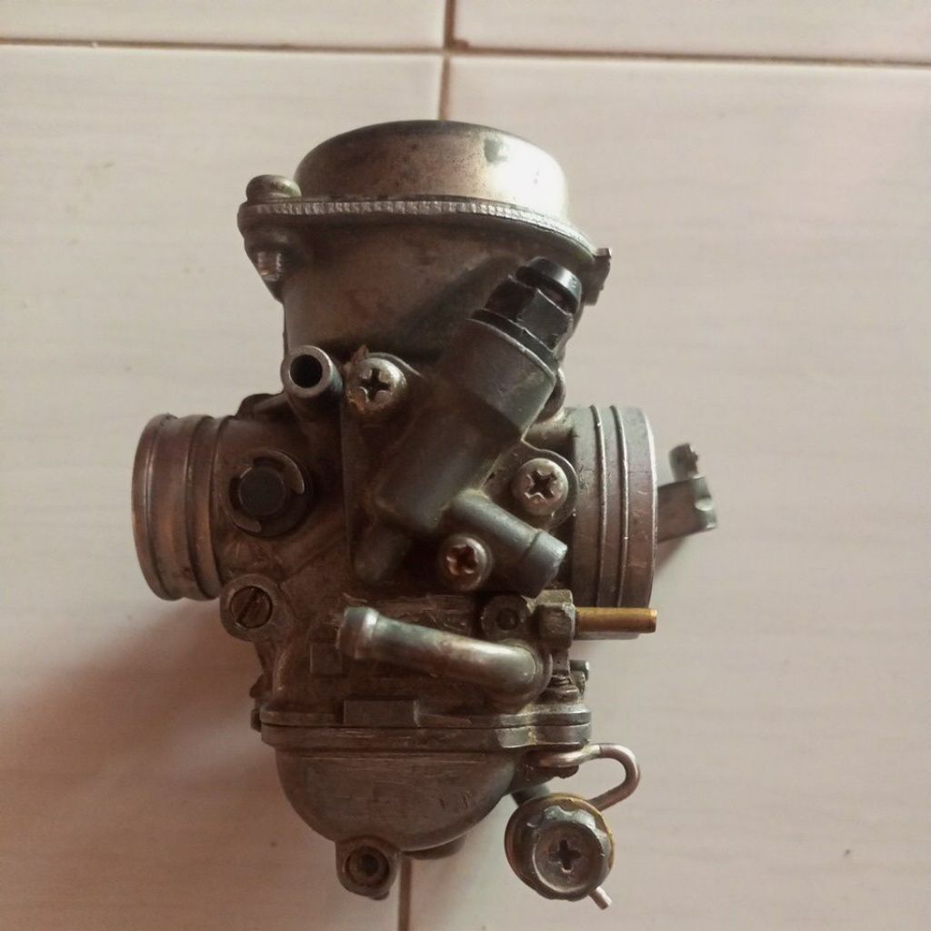 Karburator Hayate original bawaan motor.