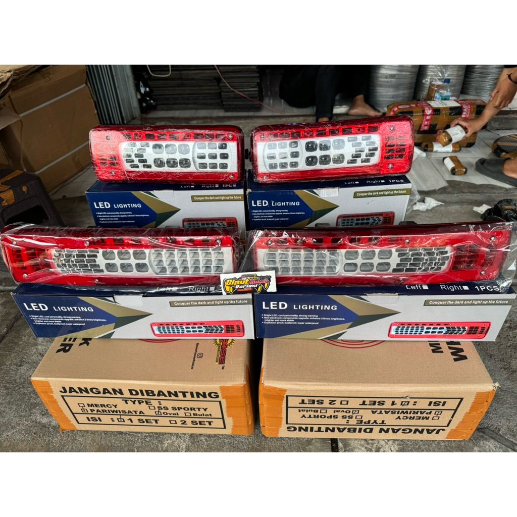 (2Pcs) Sepasang Lampu Stop Lamp Volvo Ori 12V/24V Lampu Rem Belakang Truk Volvo + Socket CANTER GIGA