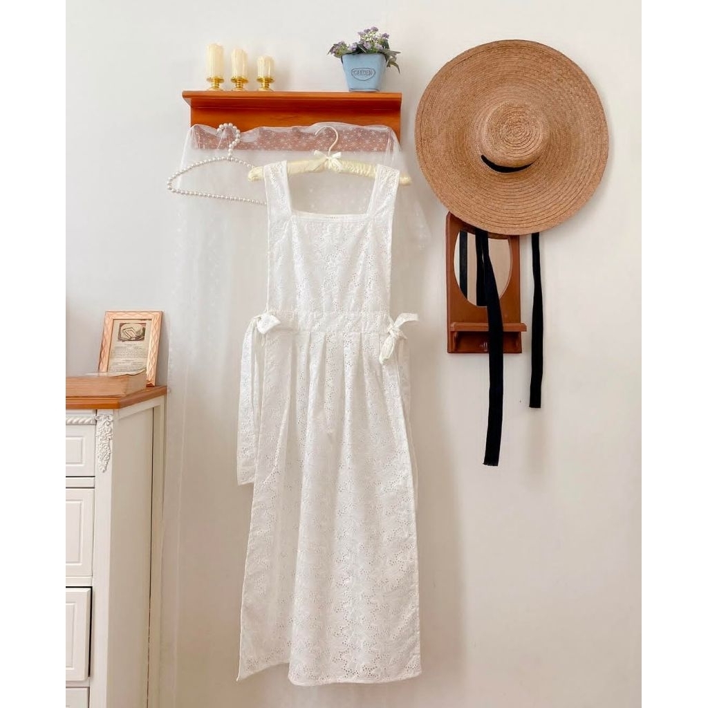 Lace Appron Preloved by Himeka Vintage