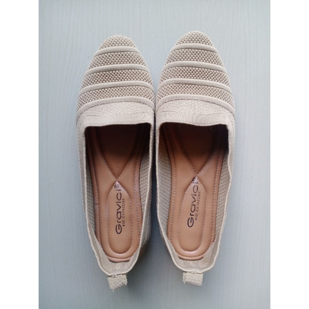 gravici flat shoes rajut preloved
