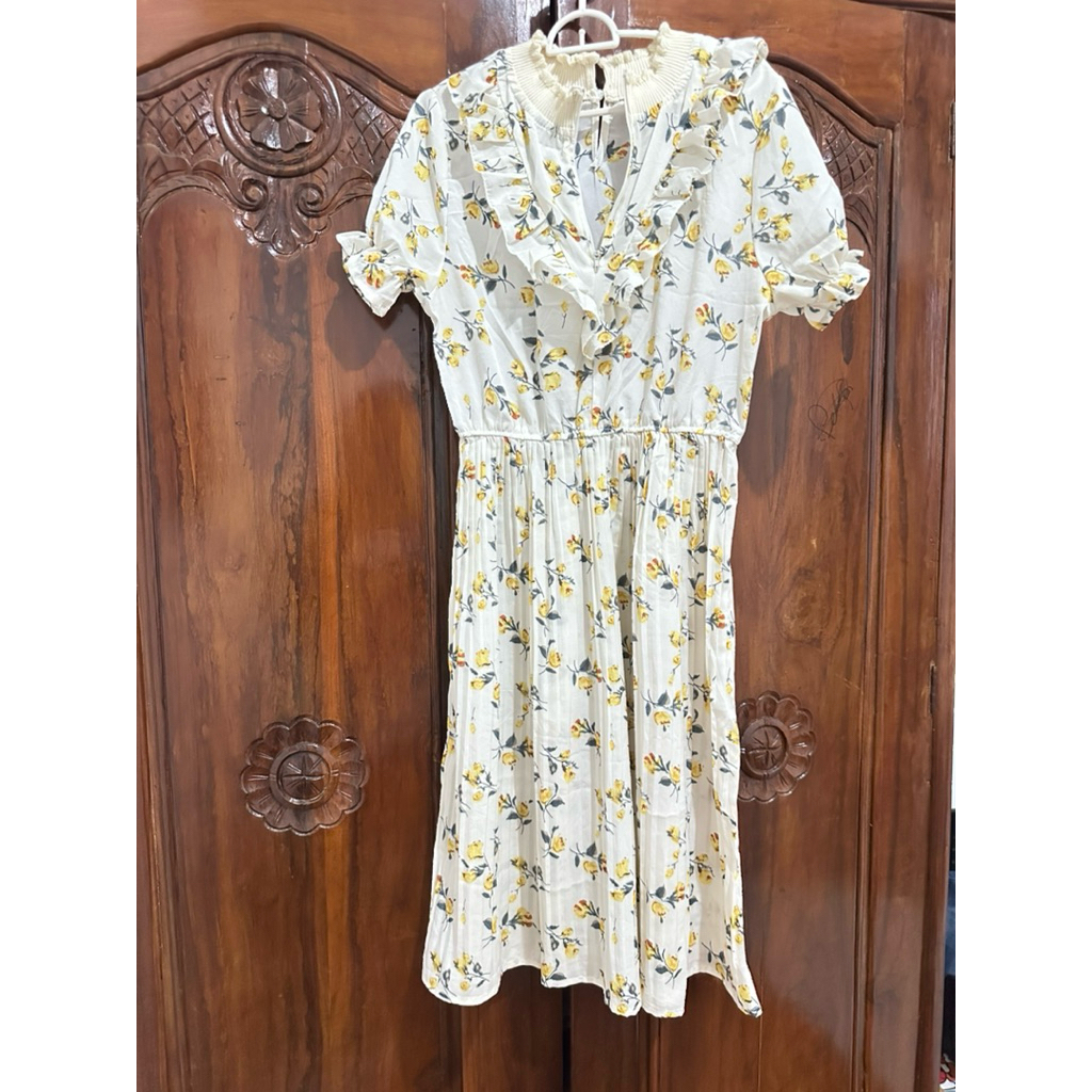 PRELOVED DRESS PANTAI LENGAN KERUT/DRESS BUNGA/MINI DRESS PRELOVED/MINI DRESS COKLAT/DRESS PUTIH BUN